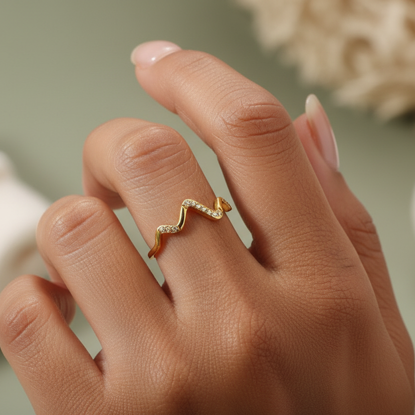 Layla Crest Wave Ring - Gold